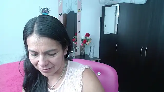 Snapshot of camilavargas_ chatting on 10/03/25, 09:16 camilavargas online show from 10/03/25, 09:16