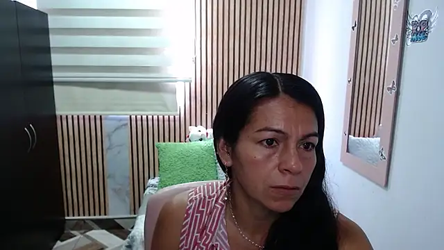 Snapshot of camilavargas_ chatting on 04/21/26, 04:57 camilavargas online show from 04/21/26, 04:57