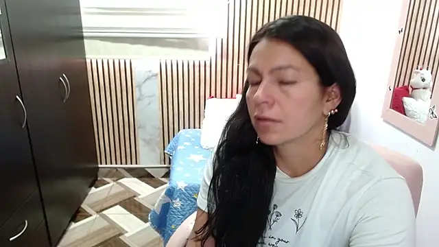 camilavargas  online show from 06/06/26, 09:42