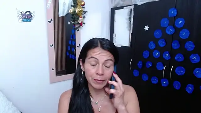 camilavargas  online show from 12/13/25, 09:43