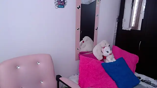 camilavargas  online show from 11/19/25, 08:31