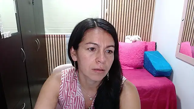 camilavargas  online show from 04/16/26, 09:39