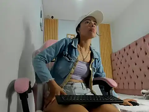Naomis 35 online show from 10/20/25, 07:47