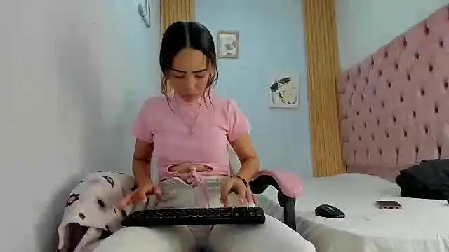 Naomis 35 online show from 10/16/25, 07:22