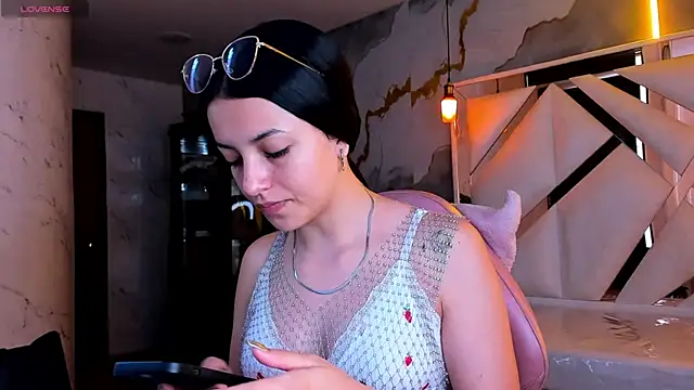 Snapshot of sophiadoll_tf chatting on 07/18/26, 01:09 sophiadoll tf online show from 07/18/26, 01:09