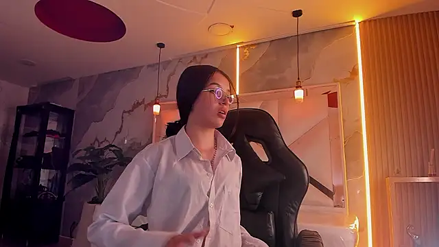 Snapshot of sophiadoll_tf chatting on 02/02/26, 08:41 sophiadoll tf online show from 02/02/26, 08:41