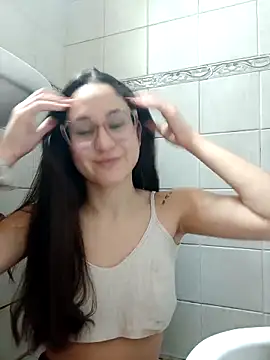 Snapshot of linameii chatting on 11/24/25, 04:45 linameii online show from 11/24/25, 04:45