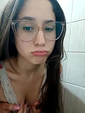 Snapshot of linameii chatting on 12/01/25, 04:24 linameii online show from 12/01/25, 04:24