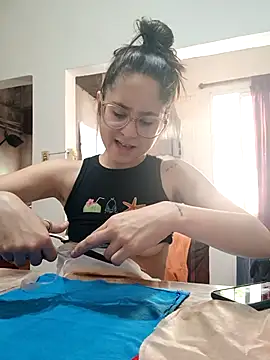 Snapshot of linameii chatting on 11/19/25, 04:29 linameii online show from 11/19/25, 04:29