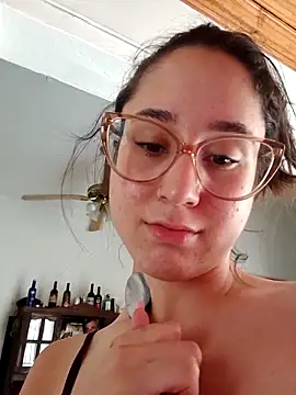 Snapshot of linameii chatting on 11/27/25, 05:24 linameii online show from 11/27/25, 05:24