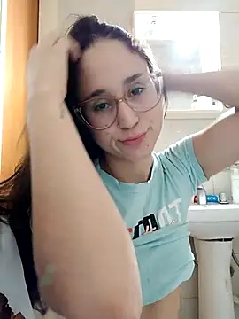 Snapshot of linameii chatting on 10/30/25, 02:54 linameii online show from 10/30/25, 02:54