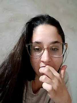 Snapshot of linameii chatting on 11/17/25, 06:28 linameii online show from 11/17/25, 06:28