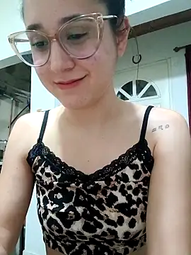 Snapshot of linameii chatting on 11/20/25, 11:47 linameii online show from 11/20/25, 11:47