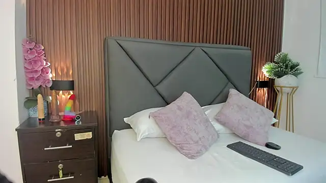 molly lovee  online show from 05/13/26, 07:10