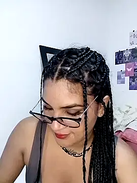 Snapshot of Renata_Zoe chatting on 10/19/25, 01:41 Renata Zoe online show from 10/19/25, 01:41