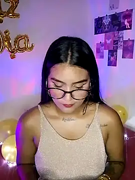 Renata Zoe online show from 11/16/25, 01:32