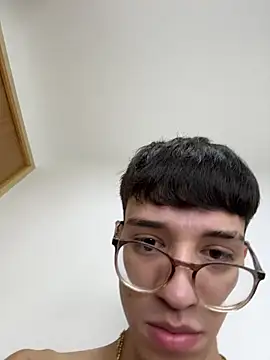 Snapshot of arthurdavies chatting on 11/23/25, 04:22 arthurdavies online show from 11/23/25, 04:22