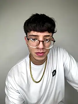 Snapshot of arthurdavies chatting on 10/25/25, 04:00 arthurdavies online show from 10/25/25, 04:00