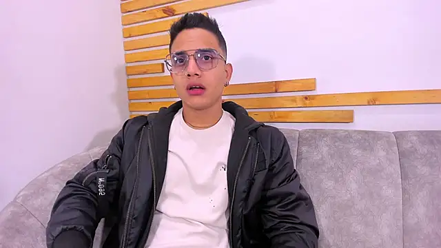 Snapshot of axel_vega chatting on 10/08/25, 01:23 axel vega online show from 10/08/25, 01:23
