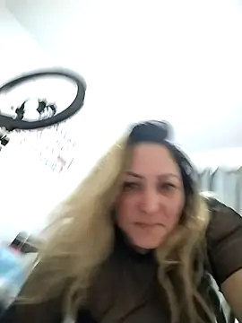 Lunita86 online show from 10/31/25, 02:30