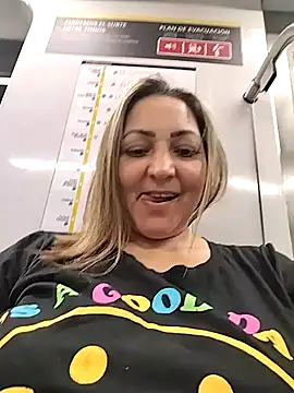 Snapshot of Lunita86 chatting on 01/06/26, 01:20 Lunita86 online show from 01/06/26, 01:20