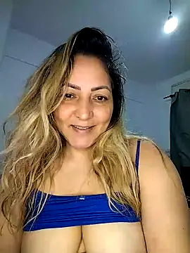 Lunita86 online show from 10/29/25, 02:49