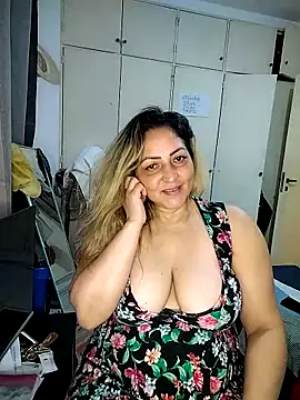 Lunita86 online show from 10/25/25, 02:39