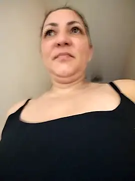 Snapshot of Lunita86 chatting on 12/22/25, 02:17 Lunita86 online show from 12/22/25, 02:17