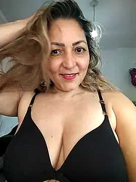 Snapshot of Lunita86 chatting on 01/16/26, 10:47 Lunita86 online show from 01/16/26, 10:47