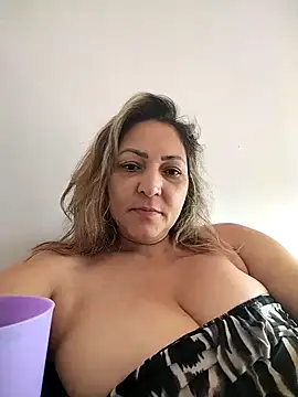 Snapshot of Lunita86 chatting on 02/09/26, 01:20 Lunita86 online show from 02/09/26, 01:20