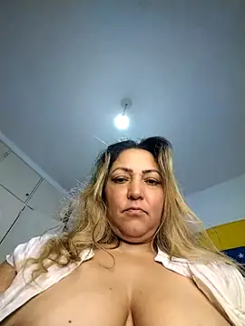 Lunita86 online show from 10/28/25, 02:38