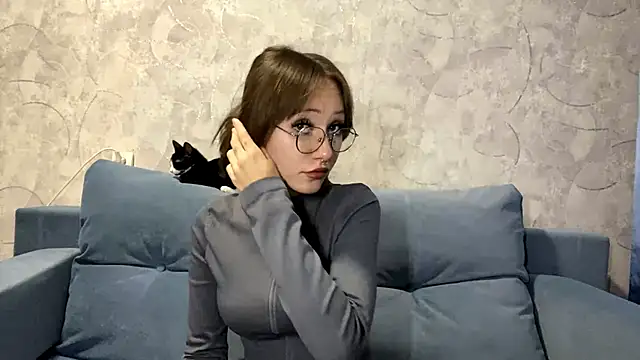 SetsukoBuddemeyer online show from 11/05/25, 10:51