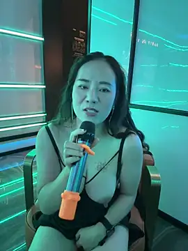 Snapshot of Kayla-love chatting on 10/10/25, 04:57 Kayla-love online show from 10/10/25, 04:57