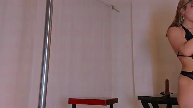 Snapshot of Scarleett_Moon chatting on 10/16/25, 03:59 Scarleett Moon online show from 10/16/25, 03:59