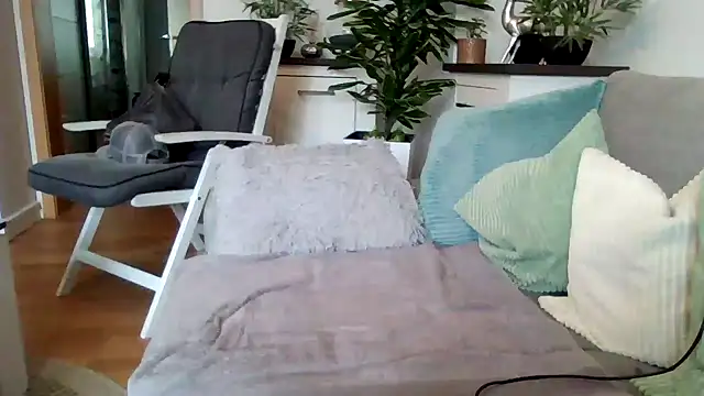 Snapshot of pup_benji chatting on 06/04/26, 10:20 pup benji online show from 06/04/26, 10:20