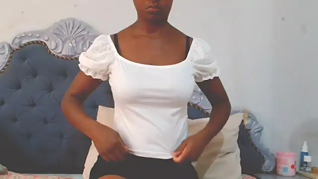 Snapshot of Lilmisafrica25 chatting on 10/03/25, 09:44 Lilmisafrica25 online show from 10/03/25, 09:44