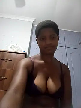 Snapshot of Lilmisafrica25 chatting on 10/18/25, 08:22 Lilmisafrica25 online show from 10/18/25, 08:22