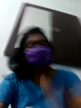 Snapshot of honeyqueen143 chatting on 12/04/25, 05:23 honeyqueen143 online show from 12/04/25, 05:23