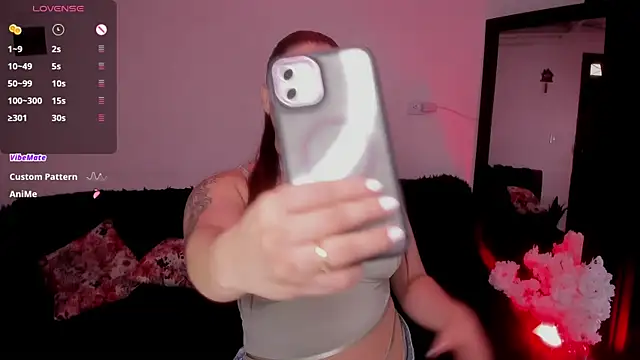 isabella arias2 online show from 10/30/25, 09:44