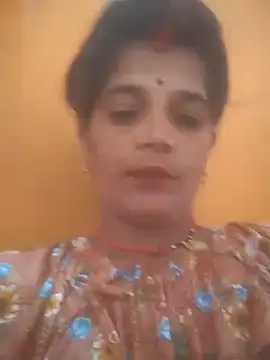 Snapshot of Hott_cutgirl chatting on 10/15/25, 06:33 Hott cutgirl online show from 10/15/25, 06:33