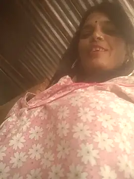 Snapshot of Hott_cutgirl chatting on 10/13/25, 10:17 Hott cutgirl online show from 10/13/25, 10:17