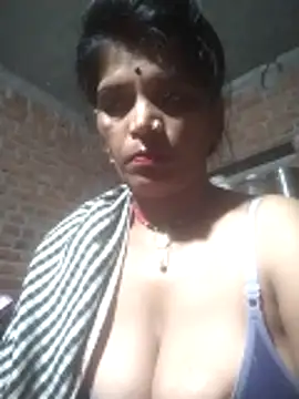 Snapshot of Hott_cutgirl chatting on 10/07/25, 04:19 Hott cutgirl online show from 10/07/25, 04:19