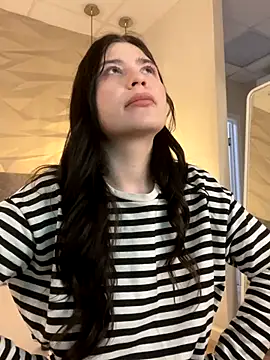 Snapshot of Valerie_Ohara chatting on 10/10/25, 04:35 Valerie Ohara online show from 10/10/25, 04:35