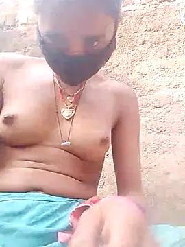 Snapshot of R_Roshni chatting on 11/30/25, 09:21 R Roshni online show from 11/30/25, 09:21