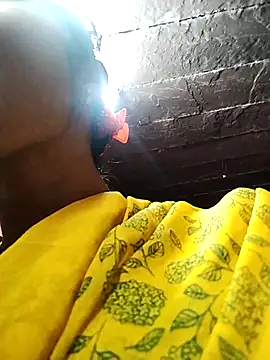 Snapshot of R_Roshni chatting on 09/27/25, 06:25 R Roshni online show from 09/27/25, 06:25