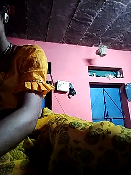 Snapshot of R_Roshni chatting on 09/22/25, 04:46 R Roshni online show from 09/22/25, 04:46