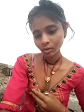 Snapshot of R_Roshni chatting on 10/17/25, 12:47 R Roshni online show from 10/17/25, 12:47