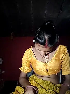 Snapshot of R_Roshni chatting on 09/24/25, 05:03 R Roshni online show from 09/24/25, 05:03