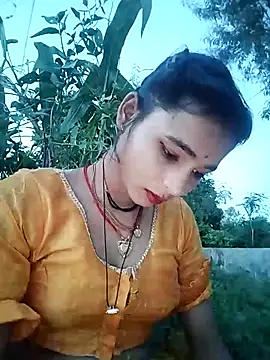 Snapshot of R_Roshni chatting on 10/04/25, 12:50 R Roshni online show from 10/04/25, 12:50