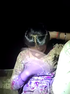 Snapshot of R_Roshni chatting on 10/18/25, 03:36 R Roshni online show from 10/18/25, 03:36